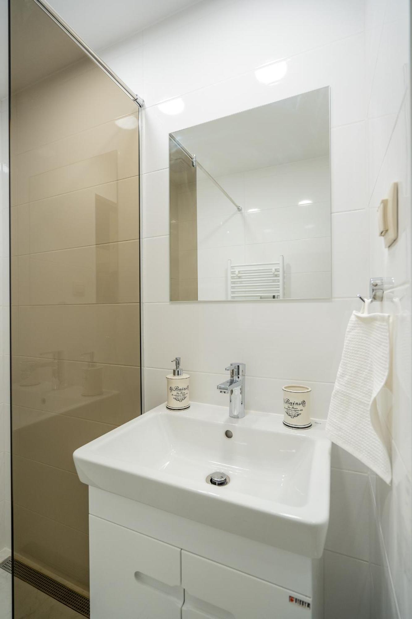 Top Location Central New & Spacious 3 Bdr Apt Medical Academy Sofía Exterior foto