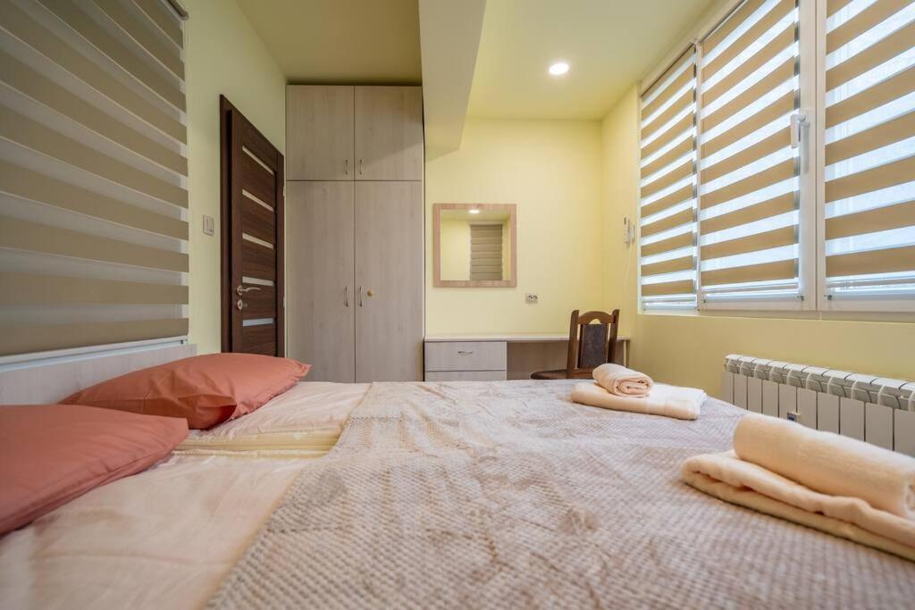 Top Location Central New & Spacious 3 Bdr Apt Medical Academy Sofía Exterior foto