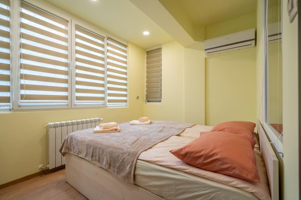 Top Location Central New & Spacious 3 Bdr Apt Medical Academy Sofía Exterior foto