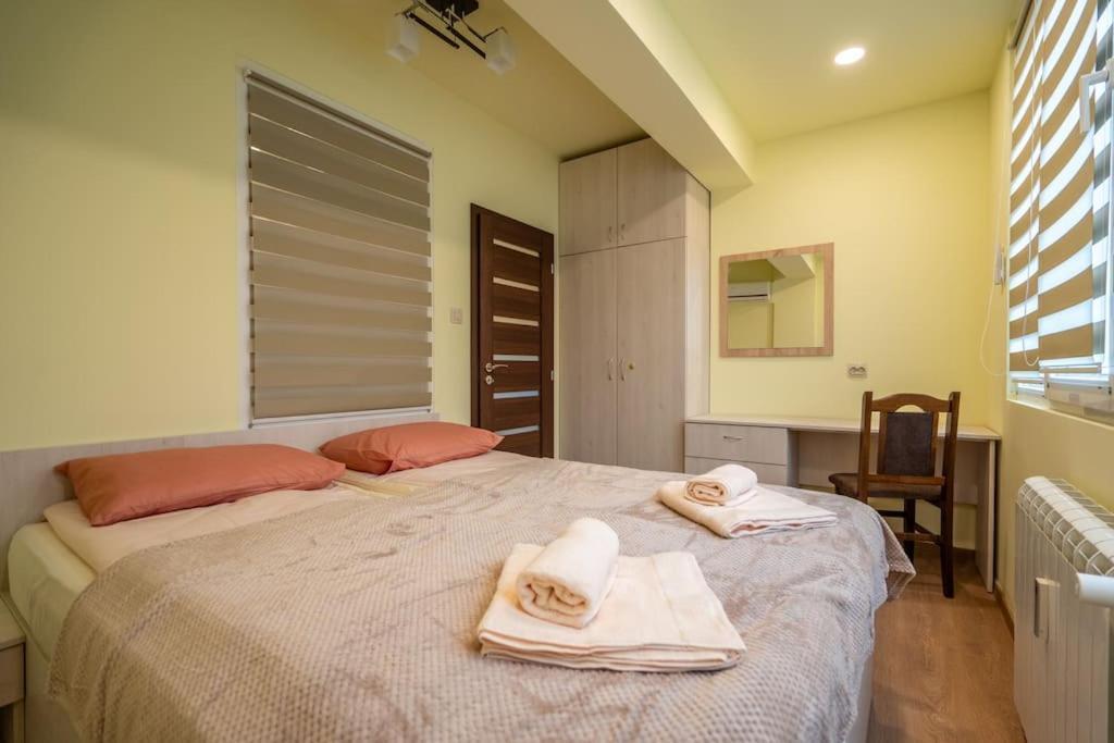 Top Location Central New & Spacious 3 Bdr Apt Medical Academy Sofía Exterior foto